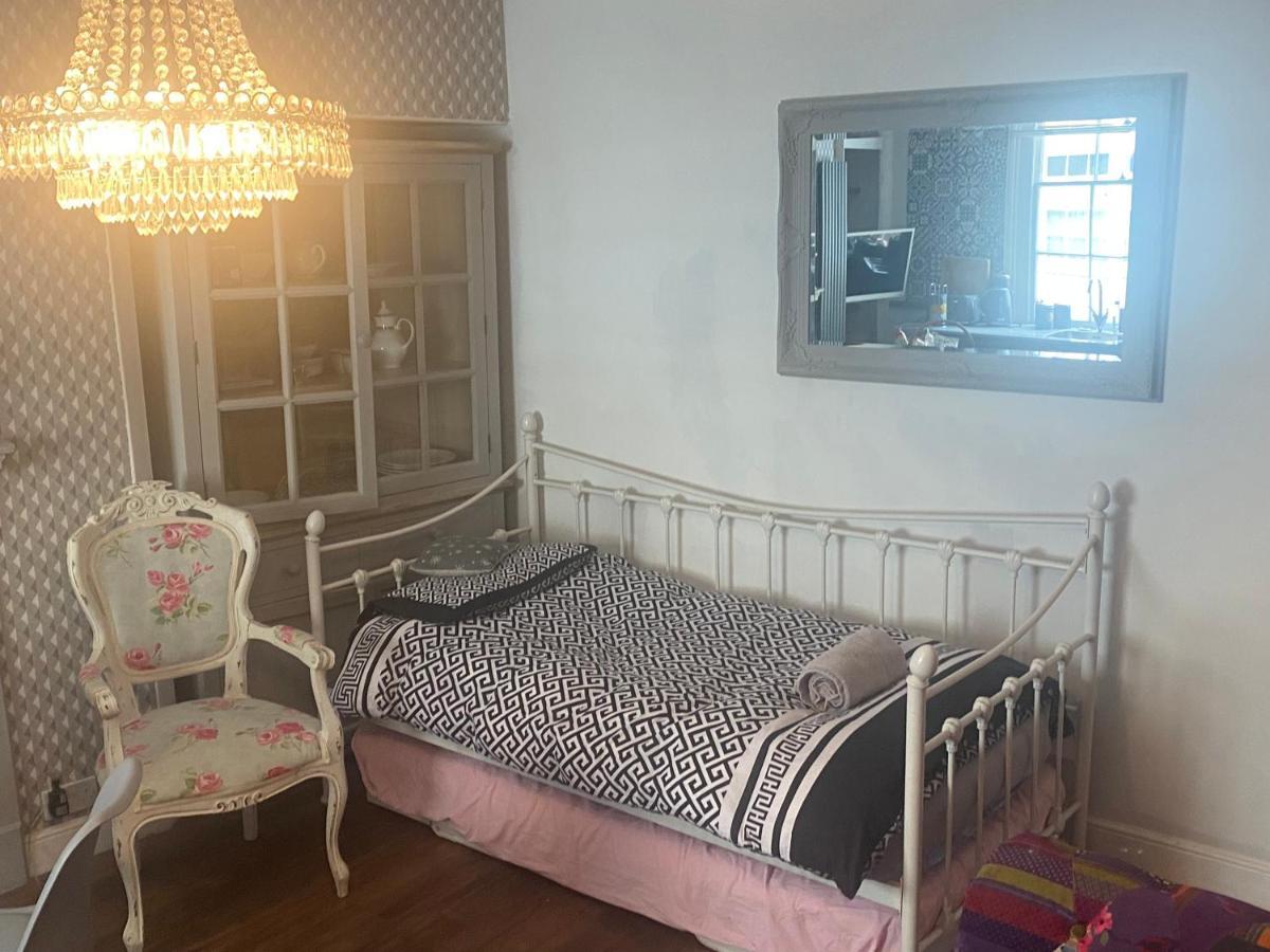 Georgian City Apartment At Thomas Street Double Bedroom And Two Single Trundle Beds Bath Extérieur photo